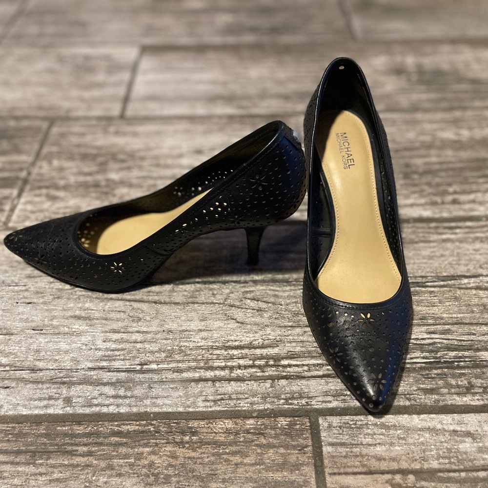 Michael Kors black pump